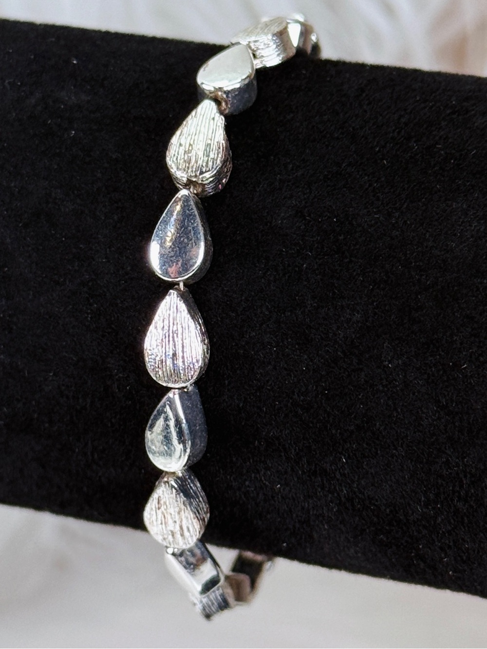 Elegant vintage Napier Silvertone Teardrop Bracelet